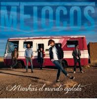 MIENTRAS EL MUNDO EXPLOTA